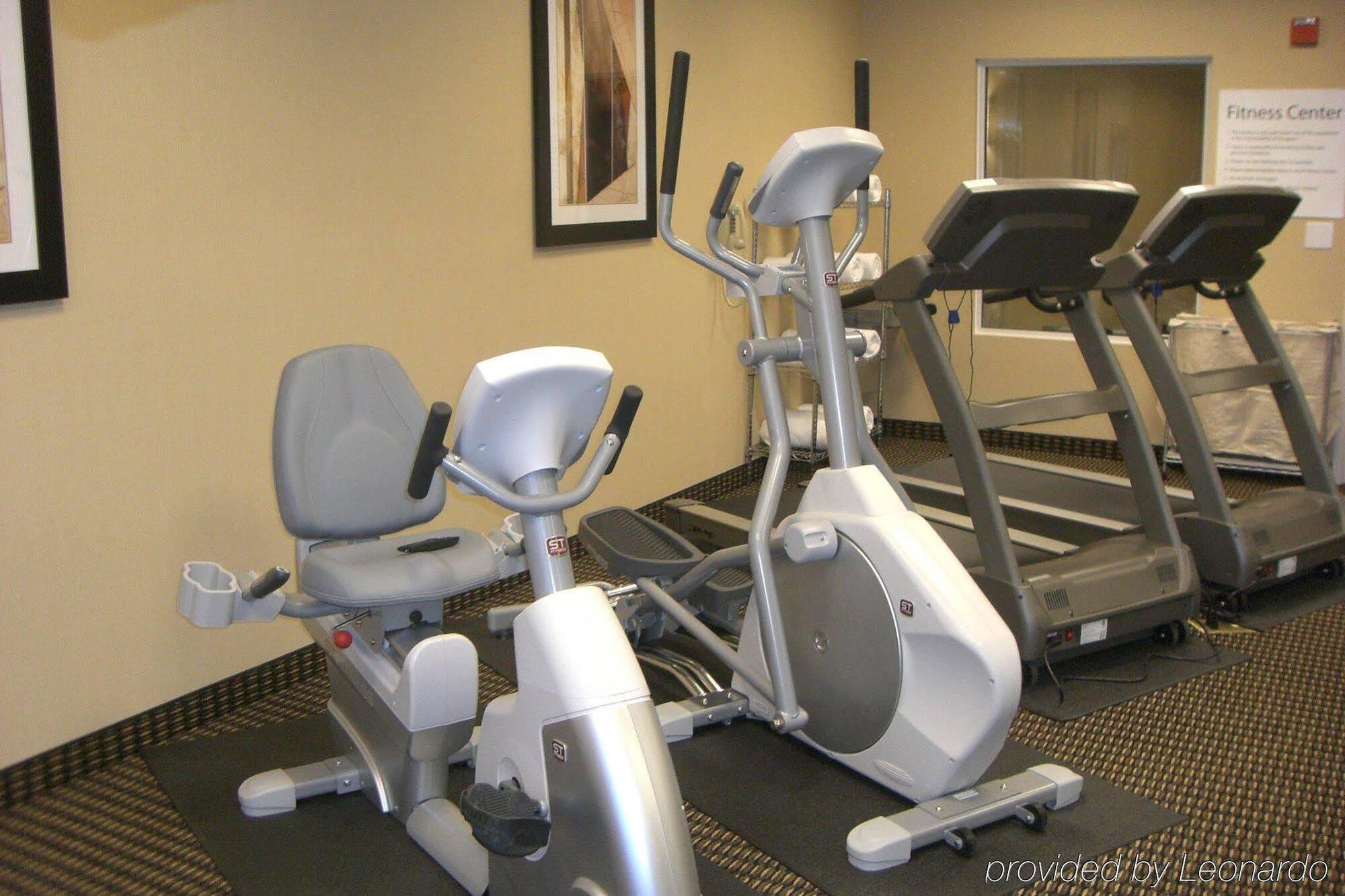 Holiday Inn Express Pembroke By Ihg Bagian luar foto